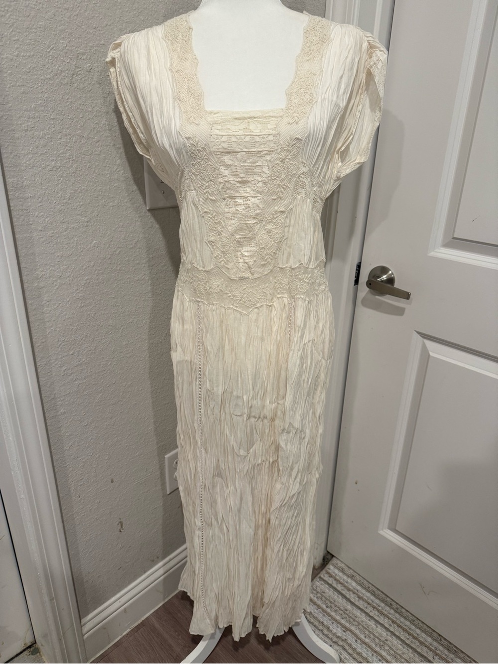 NWT Zara Cream Pleated Lace-Trim Maxi Dress Ecru Sz Medium